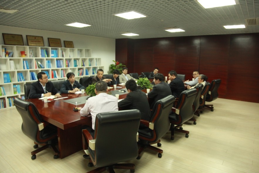 鎮(zhèn)江經(jīng)信委、開發(fā)區(qū)管委會(huì)一行到訪促進(jìn)中心