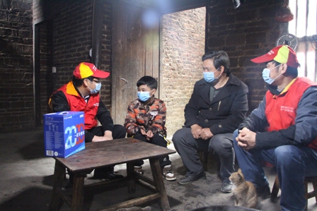 國網江永縣供電公司：迎春風進瑤寨，學雷鋒獻愛心