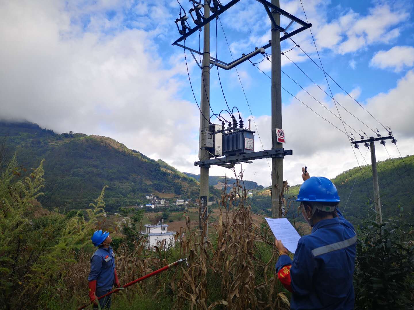臨滄云縣供電局開展線路維護改造，全面提升供電可靠性