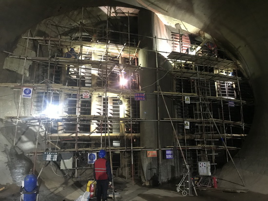 國網(wǎng)劉家峽水電廠7、8號機(jī)組進(jìn)水口攔污柵補(bǔ)焊打磨修復(fù)順利完成
