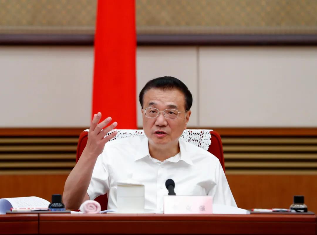 李克強：發(fā)揮西部風(fēng)、光、水電等優(yōu)勢 建大型清潔能源基地