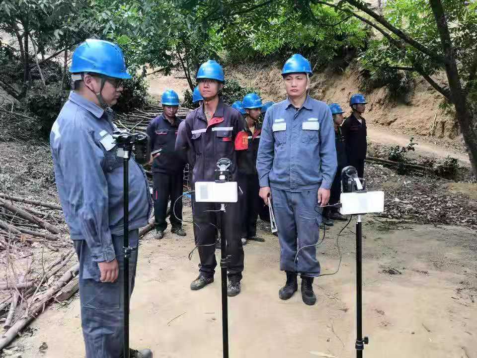 臨滄云縣供電局配電管理三所開展隱患整改，切實保障用戶用電安全