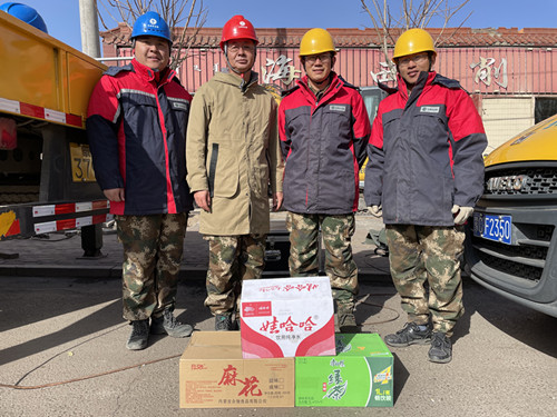 烏海電業(yè)局配電帶電作業(yè)處助力“煤改電”，送溫暖進現(xiàn)場