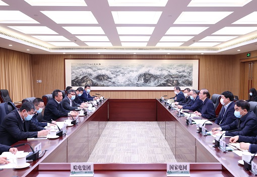 辛保安、張智剛與哈電集團(tuán)董事長(zhǎng)曹志安、總經(jīng)理吳偉章會(huì)談