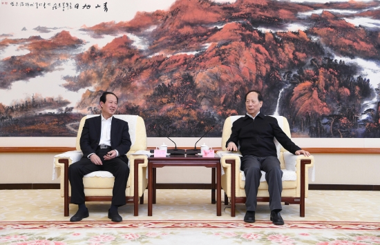 丁焰章拜會內(nèi)蒙古自治區(qū)黨委書記、人大常委會主任石泰峰