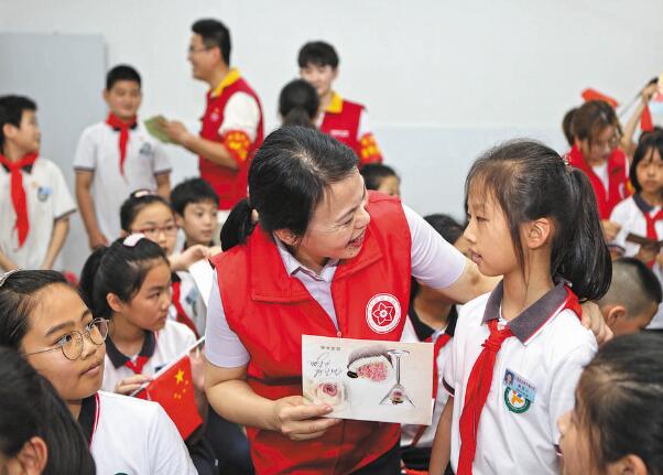 浙江永嘉縣紅十三愛心社25年，幫助4630名貧困學生