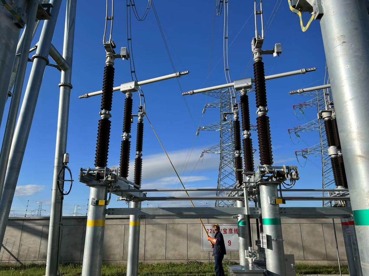 錫林郭勒超高壓供電公司圓滿完成塔寶I、II線間隔啟動工作