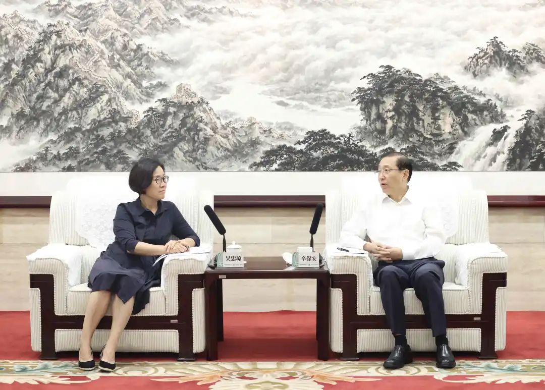 國家電網(wǎng)董事長、黨組書記辛保安與江西省委副書記、贛州市委書記吳忠瓊會談