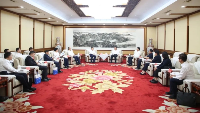 宋海良與內(nèi)蒙古自治區(qū)黨委常委、呼和浩特市委書(shū)記包鋼座談