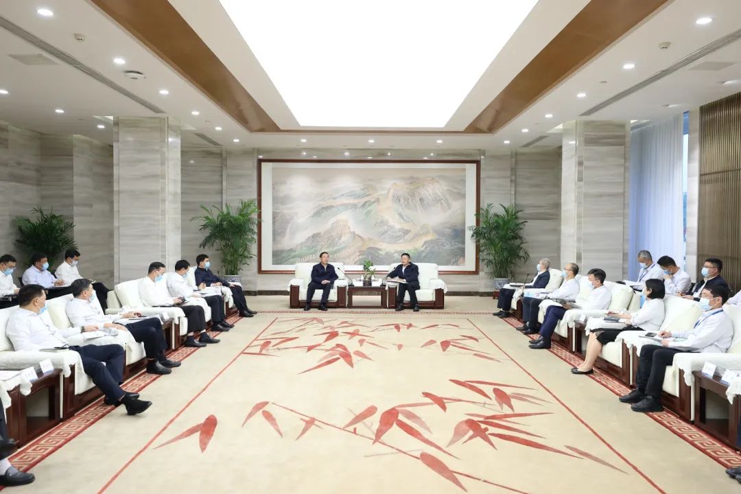 國家電網(wǎng)公司董事長、黨組書辛保安與東方電氣集團(tuán)董事長俞培根、總經(jīng)理徐鵬會談