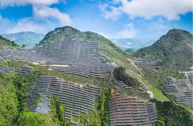 全國首例！吉電股份“大容量、高坡度”集中式山地光伏項目并網(wǎng)