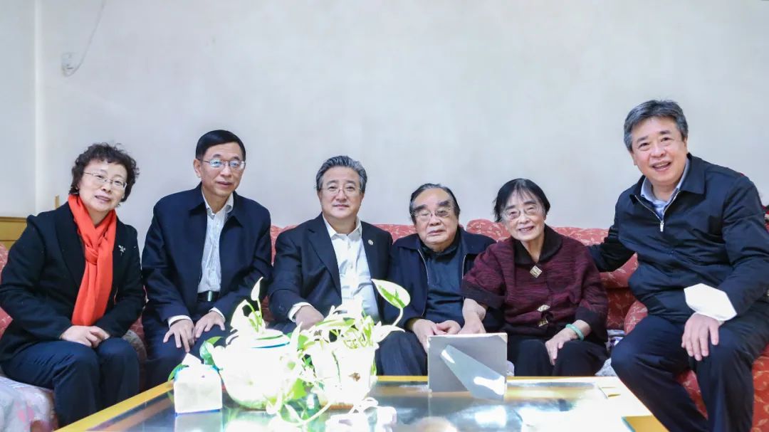 余劍鋒春節(jié)前夕看望慰問(wèn)核工業(yè)老領(lǐng)導(dǎo)蔣心雄、陳肇博
