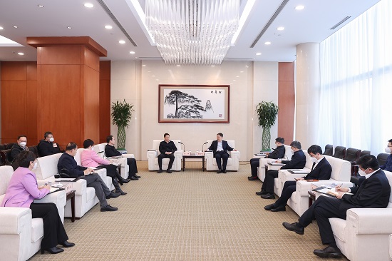 溫樞剛鄧建玲會(huì)見(jiàn)鄂爾多斯市委書(shū)記李理、市長(zhǎng)杜匯良