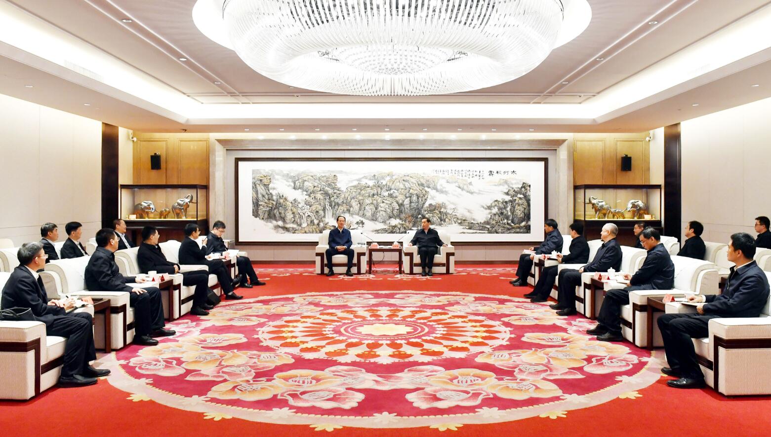 中國電建黨委書記、董事長(zhǎng)丁焰章與河北省委常委、石家莊市委書記張超超會(huì)談