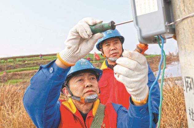 四川通江護(hù)航春灌用電，60支服務(wù)隊(duì)奔走田間