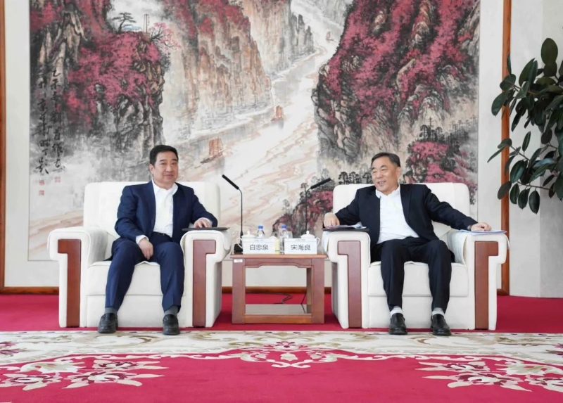 中國能建黨委書記、董事長宋海良與中國電氣裝備黨委書記、董事長白忠泉會(huì)談
