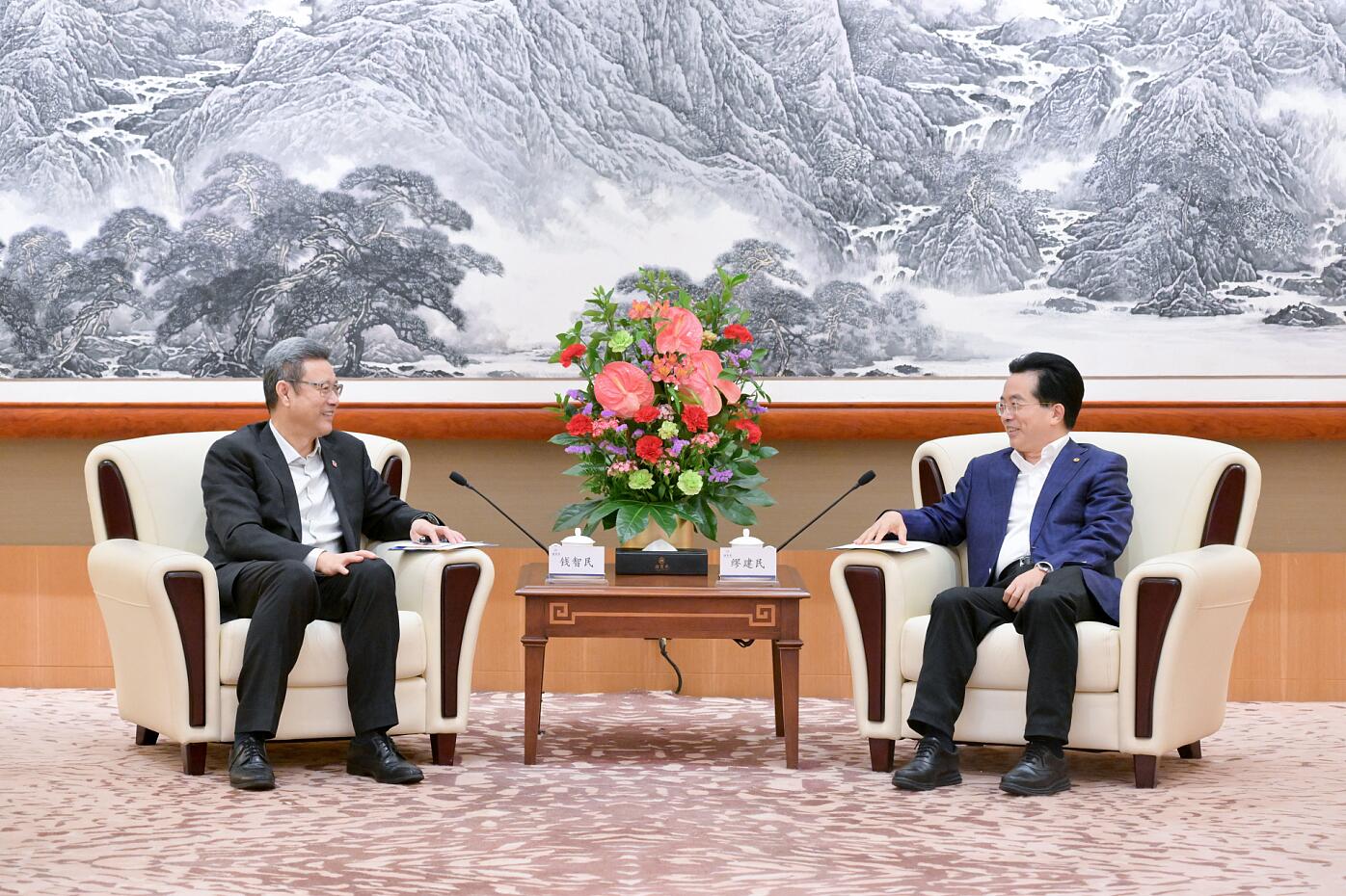 國(guó)家電投黨組書記、董事長(zhǎng)錢智民與中國(guó)旅游集團(tuán)董事長(zhǎng)陳寅會(huì)談
