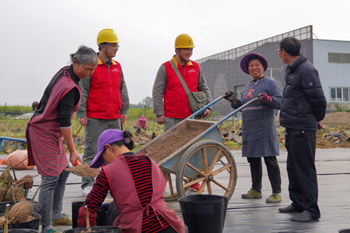 國網(wǎng)重慶電力主動(dòng)延伸供電服務(wù) 打造公開透明服務(wù)品牌