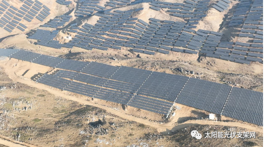 安泰科柔性太陽能光伏支架助力全國海拔最高、坡度最大光伏項(xiàng)目