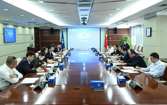 中國電建黨委常委、副總經(jīng)理劉源與中國建材股份副總裁王兵舉行會談