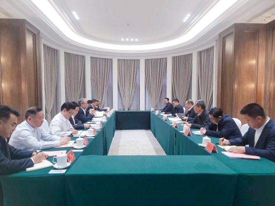 中國(guó)電建黨委副書記、總經(jīng)理王斌與黑龍江省常務(wù)副省長(zhǎng)王一新舉行會(huì)談