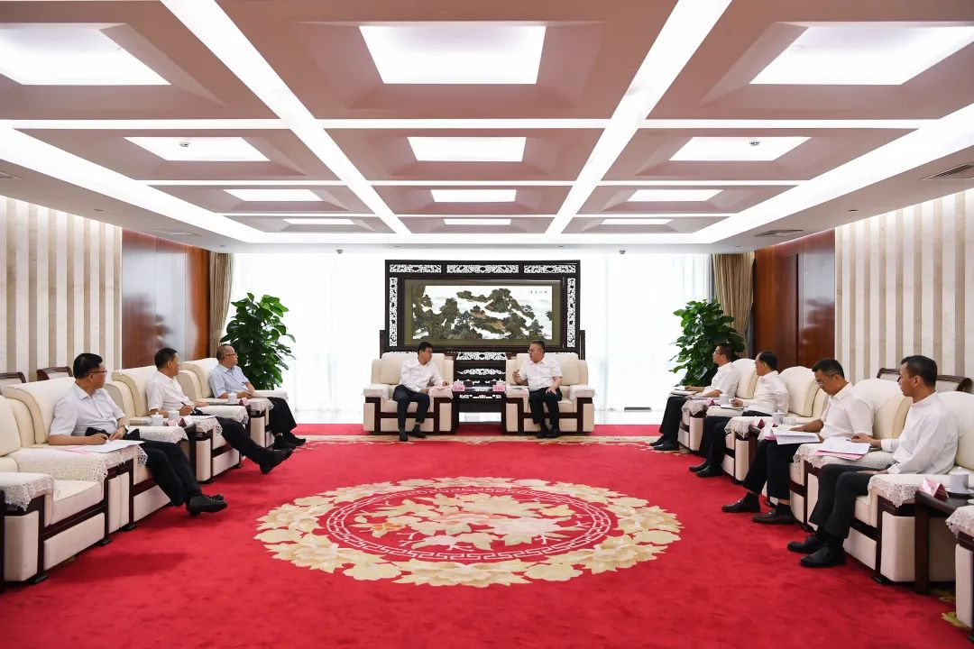 葉向東與甘肅省委常委、副省長張錦剛舉行會(huì)談