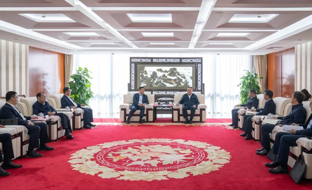 華電集團黨組副書記、總經(jīng)理葉向東與山東能源黨委書記、董事長李偉舉行會談