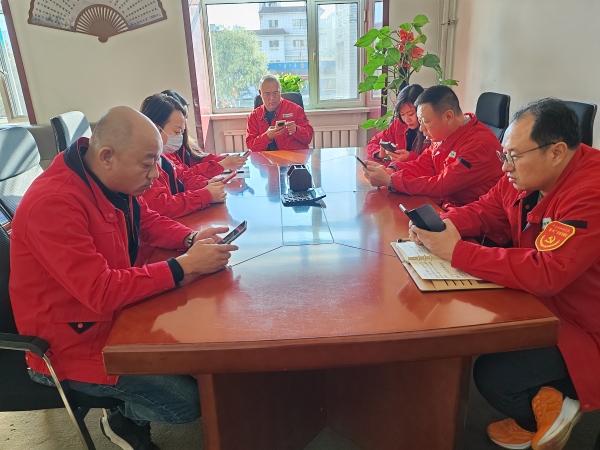烏海市千里山供電公司：學(xué)習(xí)新細則，提升班組管理