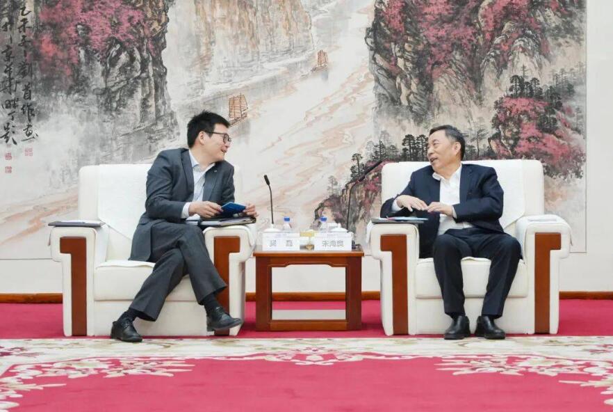 中國能建黨委書記、董事長宋海良與上海電氣集團黨委書記、董事長吳磊會談