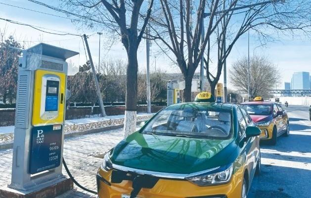 一天去四趟換電站，新能源出租車“不抗凍”怎么開