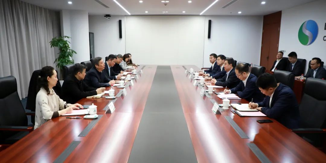 中國電氣裝備黨委書記、董事長白忠泉會見上海市經(jīng)濟和信息化委員會副主任戎之勤