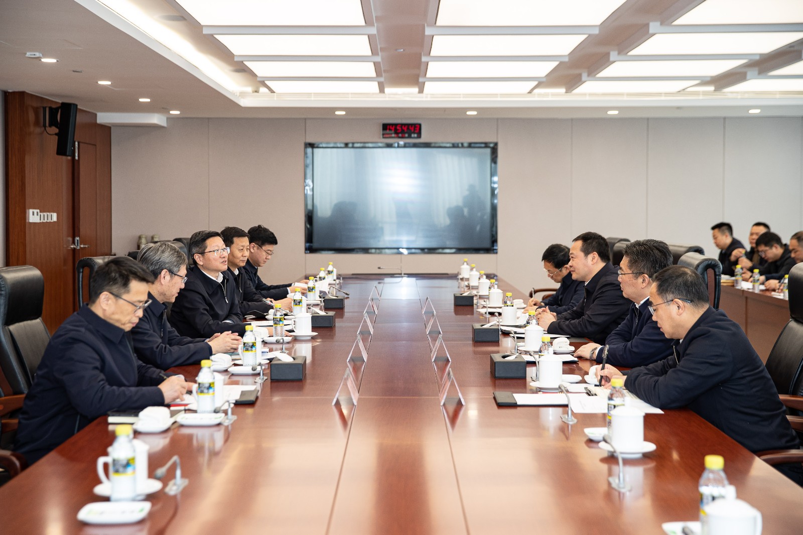 國家能源集團公司總經(jīng)理、黨組副書記余兵會見上饒市委書記陳云