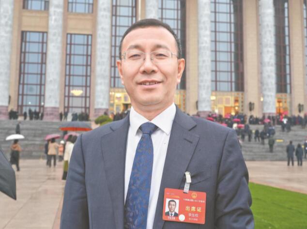 【兩會好聲音】全國人大代表，國家電網(wǎng)黨組組織部主任 李生權(quán)：構(gòu)建新型電力系統(tǒng) 更好服務(wù)“雙碳”目標