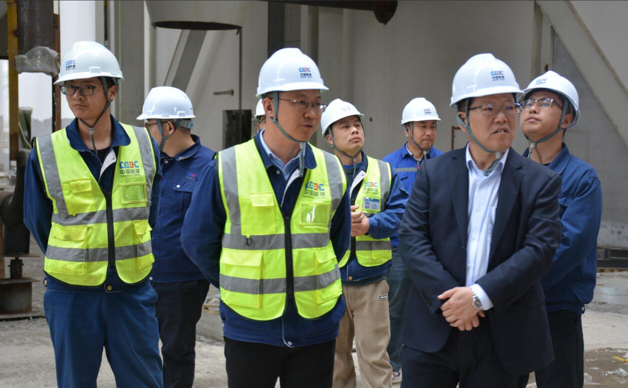 中國能建建筑集團(tuán)黨委副書記、總經(jīng)理羅耕能到正寧百萬項目指導(dǎo)調(diào)研