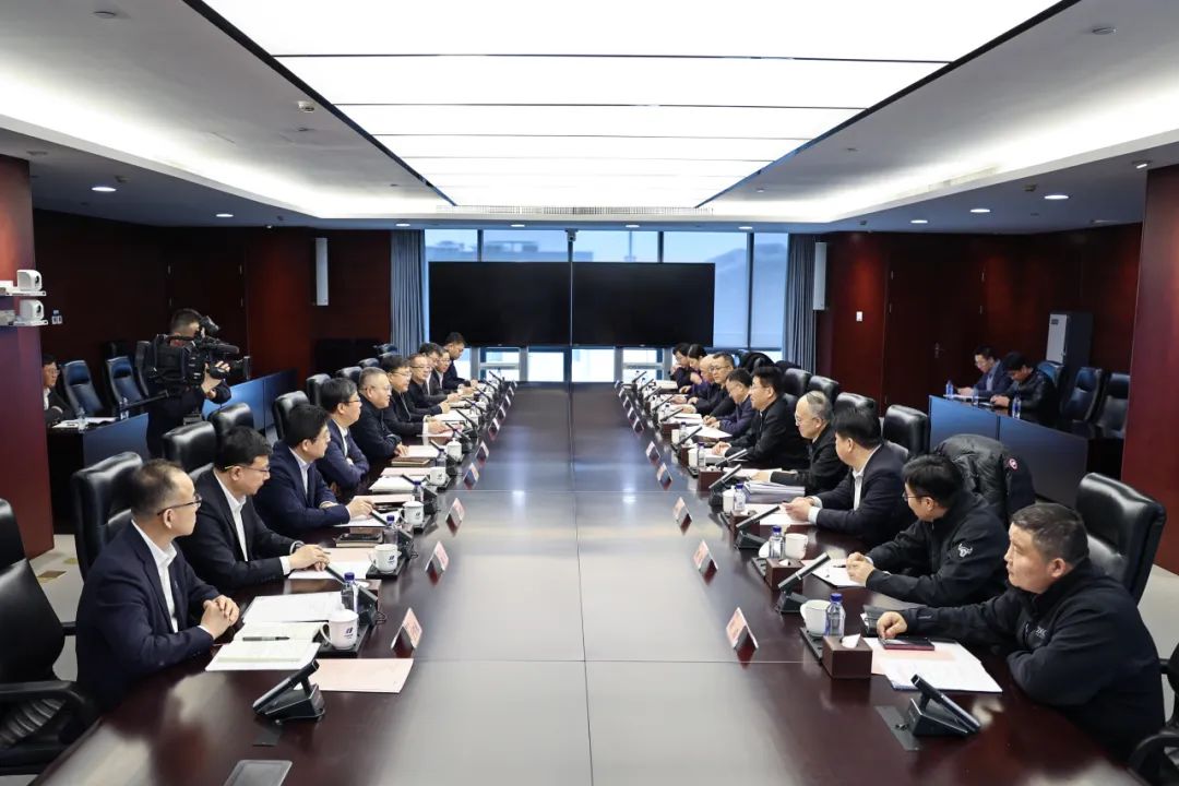 華電集團(tuán)黨組副書記、總經(jīng)理葉向東與北京市副市長(zhǎng)高朋舉行會(huì)談