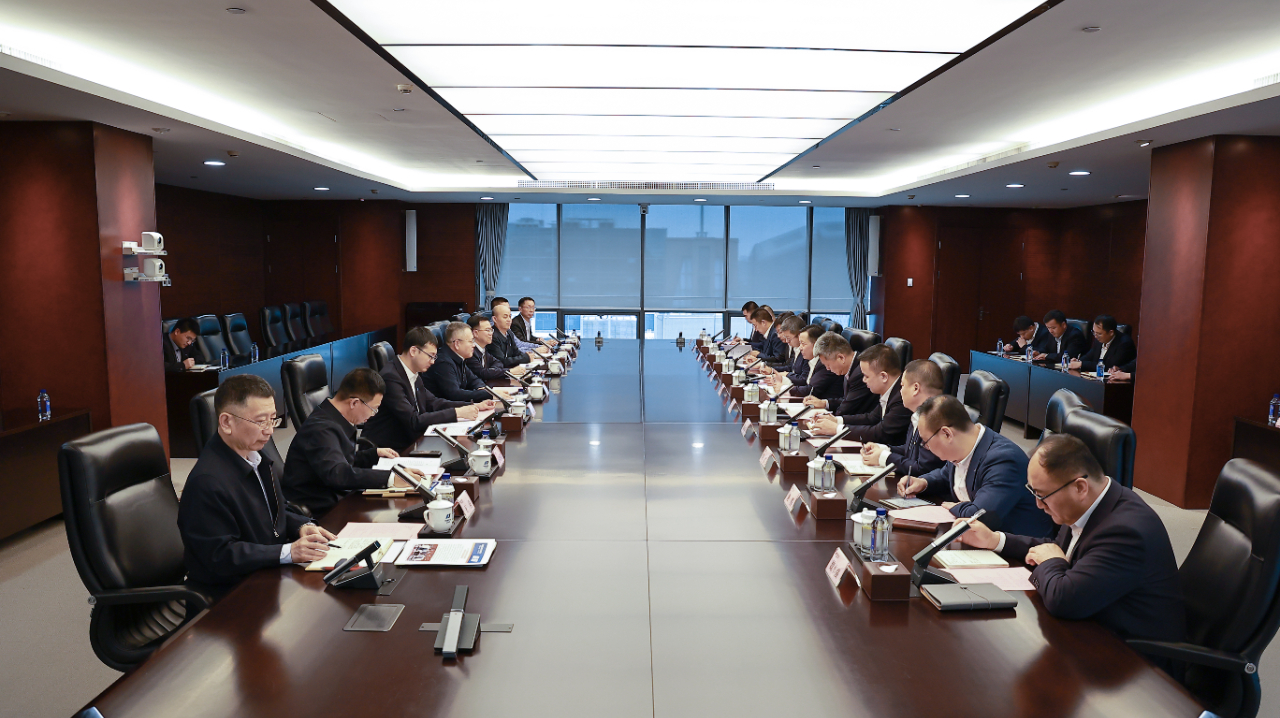 華電集團黨組副書記、總經(jīng)理葉向東會見特變電工黨委書記、董事長張新