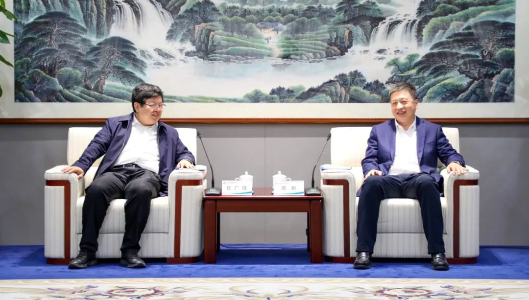 中國電氣裝備黨委副書記、總經(jīng)理周群會見濟南市副市長任廣鋒