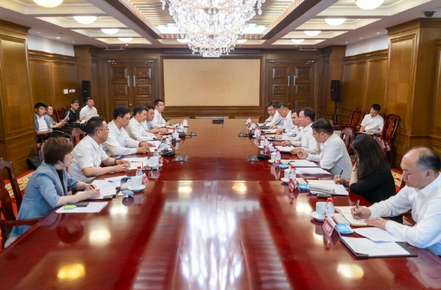大唐集團總經(jīng)理、黨組副書記張傳江與阜新市委書記胡濤、市長周鵬舉會談