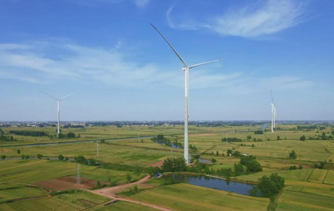 三峽首個自建輪轂高度160米風(fēng)電項(xiàng)目吊裝完成