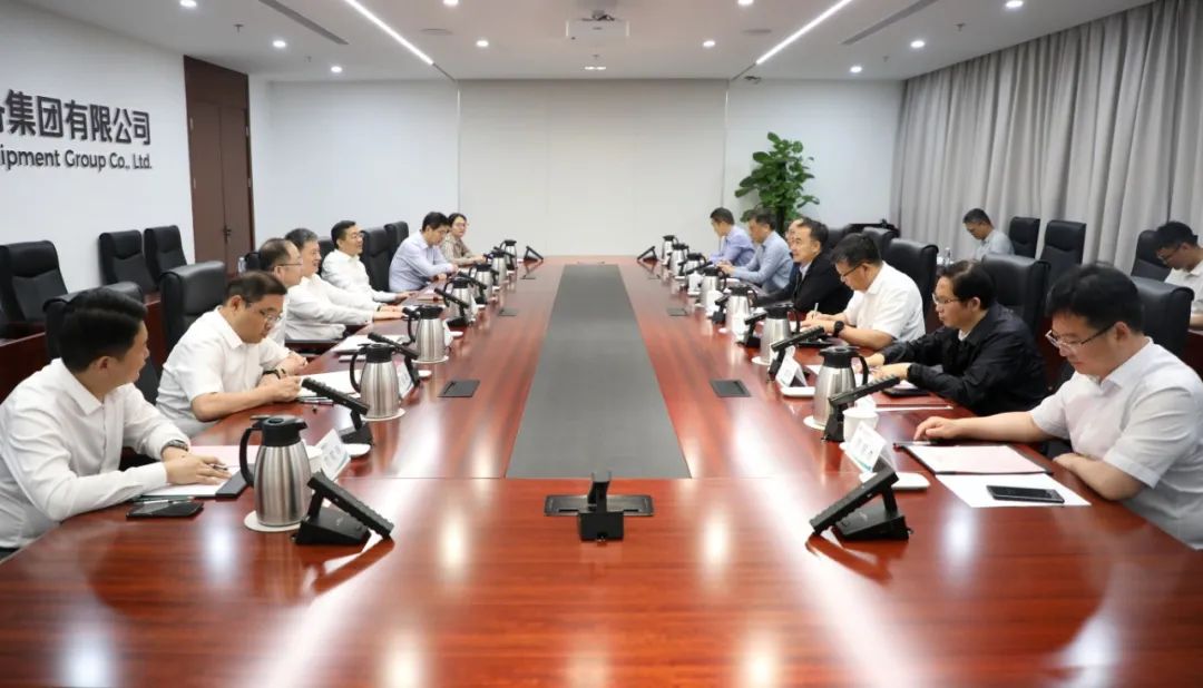中國(guó)電氣裝備黨委副書記、總經(jīng)理周群會(huì)見鄭州市委副書記、市長(zhǎng)何雄