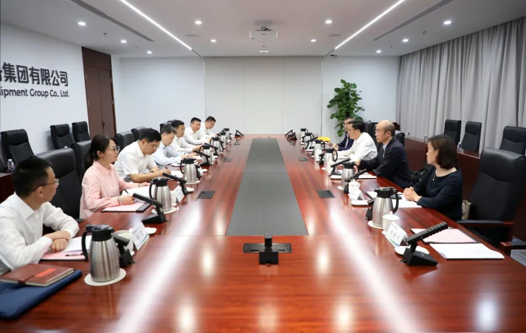 中國(guó)電氣裝備黨委副書記、總經(jīng)理周群會(huì)見(jiàn)上海市經(jīng)信委副主任湯文侃