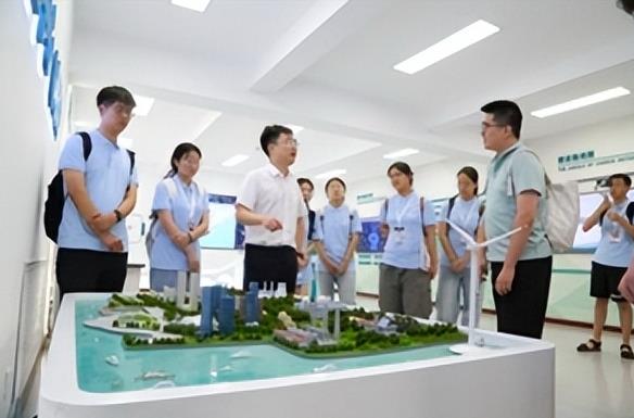 科技領(lǐng)航，由校到企——“重走初心之路”實踐團(tuán)