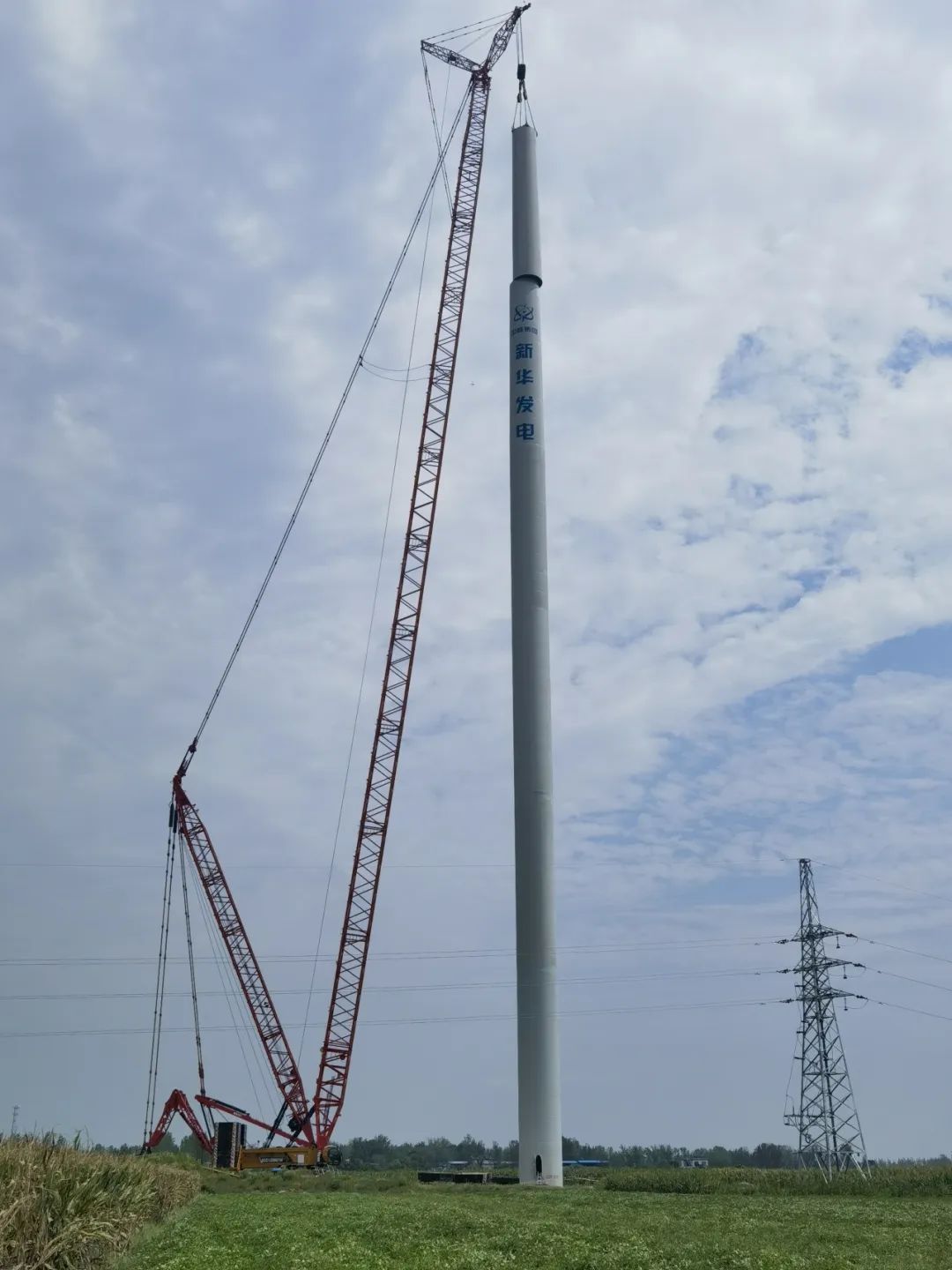 河南省唐河縣東王集、畢店60兆瓦風電項目塔筒圓滿完成吊裝
