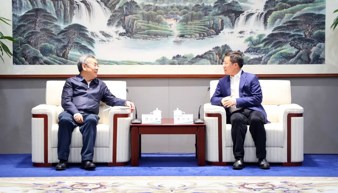 中國(guó)電氣裝備黨委書記、董事長(zhǎng)李洪鳳會(huì)見(jiàn)國(guó)家開(kāi)發(fā)銀行戰(zhàn)略客戶部總經(jīng)理邵立波