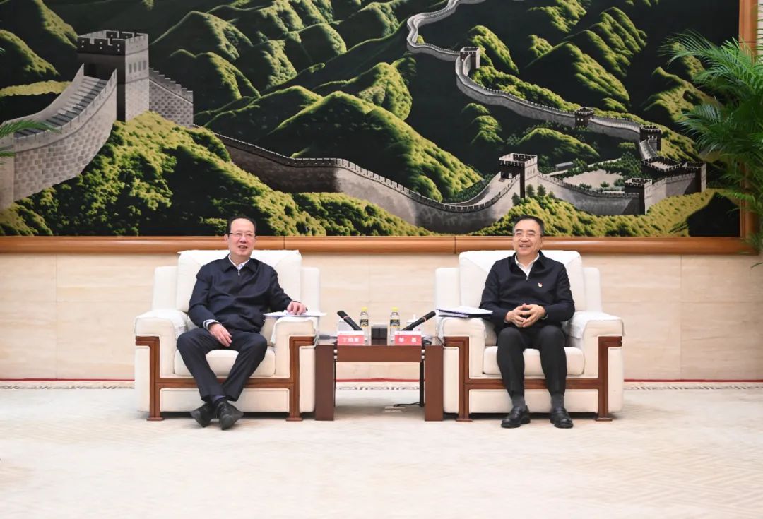 中國(guó)電建黨委書記、董事長(zhǎng)丁焰章與中國(guó)大唐黨組書記、董事長(zhǎng)鄒磊會(huì)談