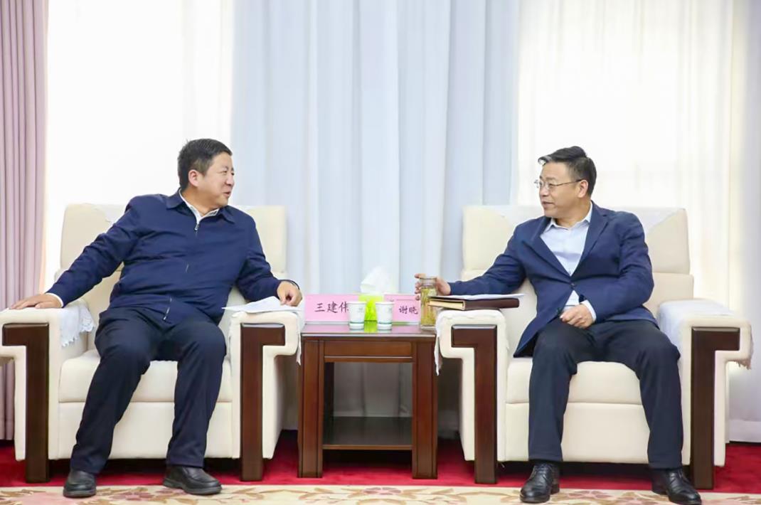 大唐甘肅公司黨委書記、董事長王建偉與甘肅能化集團黨委書記、董事長謝曉鋒會談
