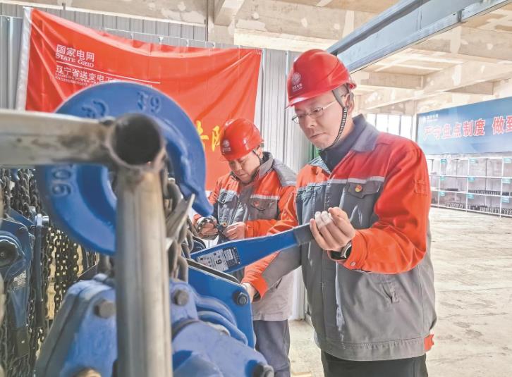李俊鵬：走南闖北建電網(wǎng)，施工細(xì)節(jié)見真章