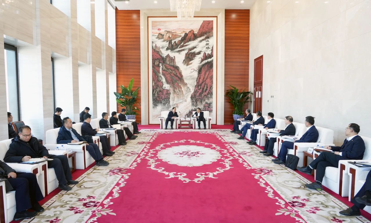 中國(guó)能建董事長(zhǎng)宋海良、總經(jīng)理倪真與中國(guó)南水北調(diào)集團(tuán)董事長(zhǎng)汪安南、總經(jīng)理孫志禹會(huì)談