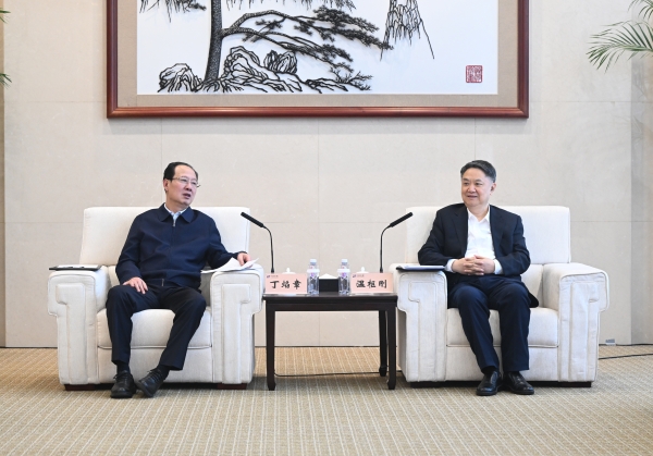 丁焰章與中國(guó)華能董事長(zhǎng)、黨組書記溫樞剛會(huì)談