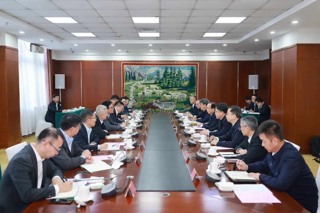 華電集團黨組書記、董事長江毅與上海電氣黨委書記、董事長吳磊舉行會談